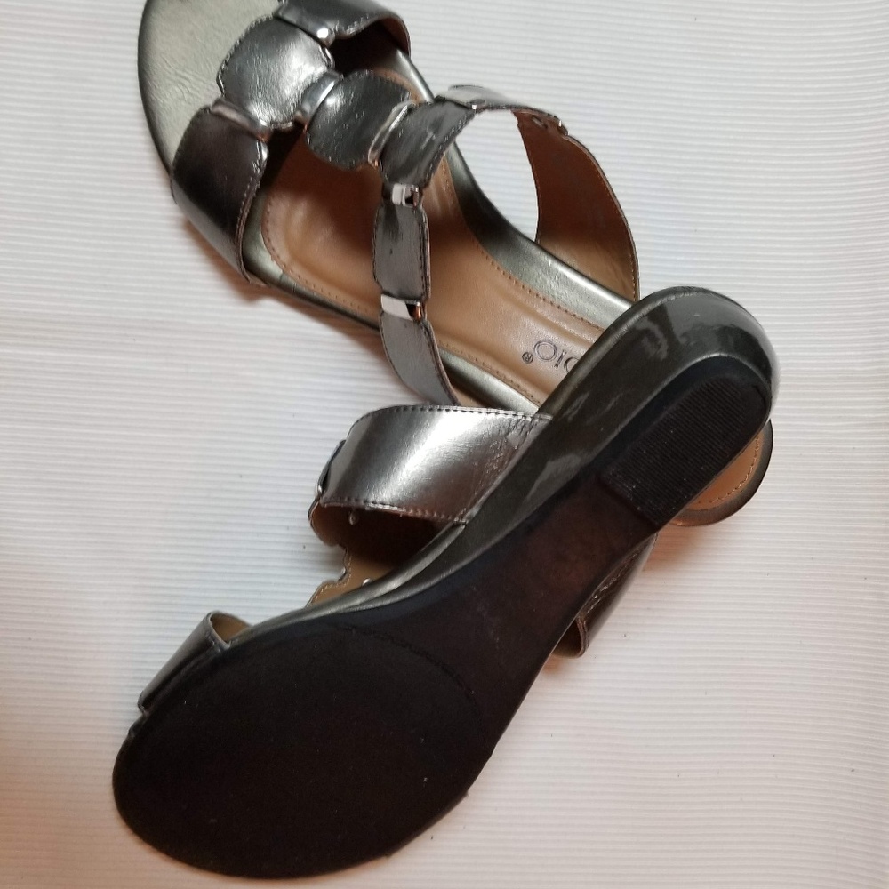 Sandals - Picture 3 of 3